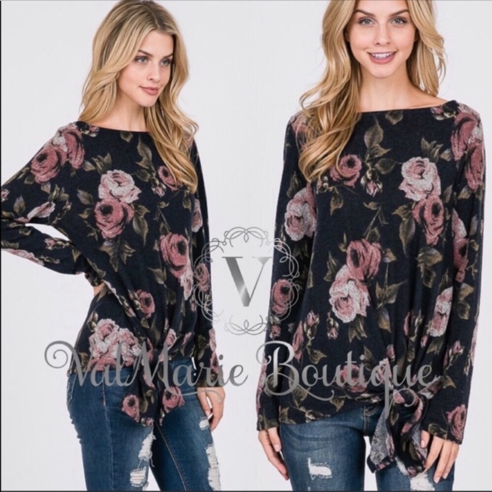 ONLY ONE! Gorgeous floral top.